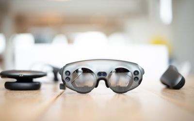 Fundamentals of display technologies for Augmented and Virtual Reality