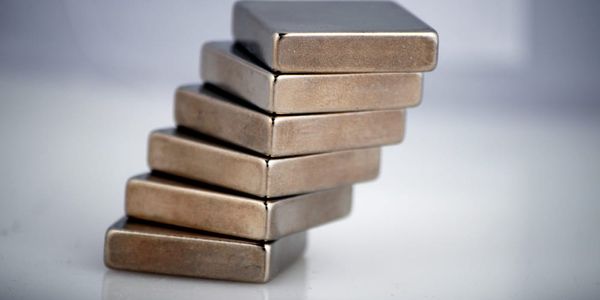 Does Steel Block or Improve Magnetic Strength