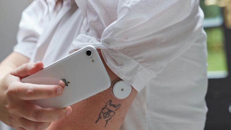 Integrated Photonics Spotlight: Advancing Healthcare and Biomedical Applications Through Non-Invasive Glucose Monitoring