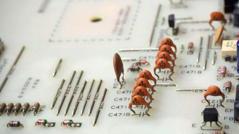 Capacitors in Parallel: Theory, Design, and Practical Implementation