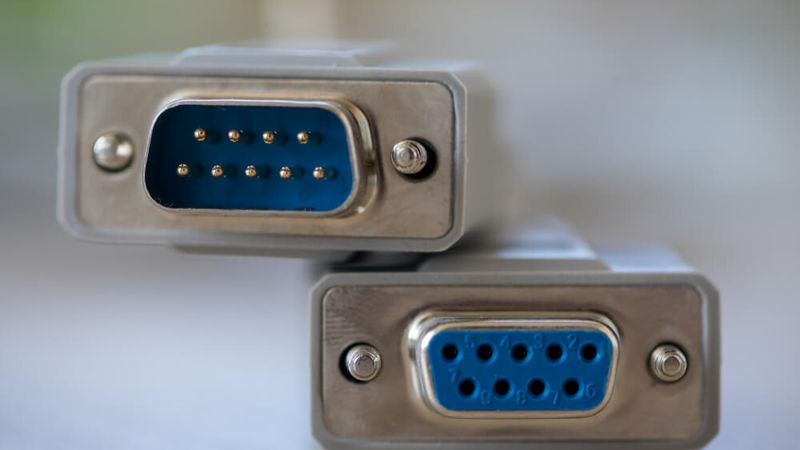 A pair of serial connectors