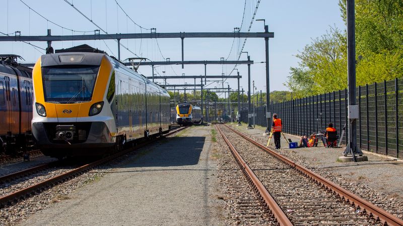 The R2DATO system passed its first real-world test on a technical track area belonging to the Dutch national railway operator Nederlandse Spoorwegen (NS) in Amersfoort. Over a 350-metre stretch, two regional trains equipped with DLR's system travelled one behind the other at intervals of 15 to 80 metres – extremely close distances by railway standards. Credit: DLR (CC BY-NC-ND 3.0)