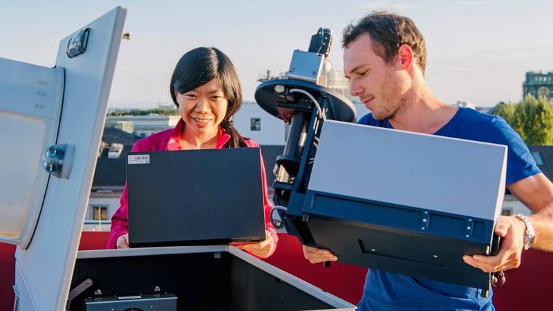 Prof. Jia Chen and project manager Florian Dietrich at one of the sensors for measuring urban greenhouse gas emissions. Image: A. Heddergott / TUM