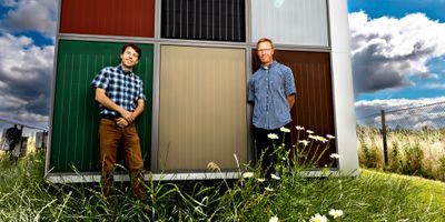 Markus Babin (left) og Sune Thorsteinsson in front of a solar panel test facility at DTU Risø Campus. Photo: Thomas Steen Sørensen