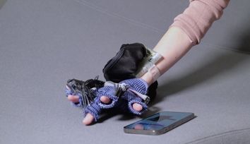 EdemaFlex: soft-robotic glove for swelling relief