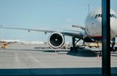 Reducing the noise emission from an aircraft engine at its source