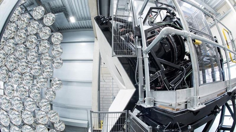 Researchers test a solar reactor using the world’s largest artificial Sun. Credit: DLR (CC BY-NC-ND 3.0)