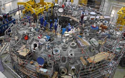 Online Manufacturer supports assembly work at the world's largest stellarator fusion reactor with CNC-machined special parts