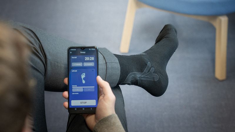 The smart sock artificially generates lost sensations in the sole of the foot. While the wearer is walking, invisible pressure sensors on the sole of the sock create a map of pressure distribution and electrodes stimulate the nerves accordingly. (Image: Michel Büchel / ETH Zurich)