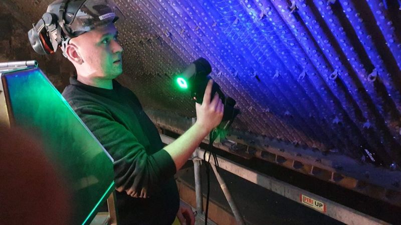 3D scanning in a waste incineration plant. A pipeline inspection was required when refractory concrete fell off the pipes during operation. The wall thickness of the pipes needed to be assessed for integrity.