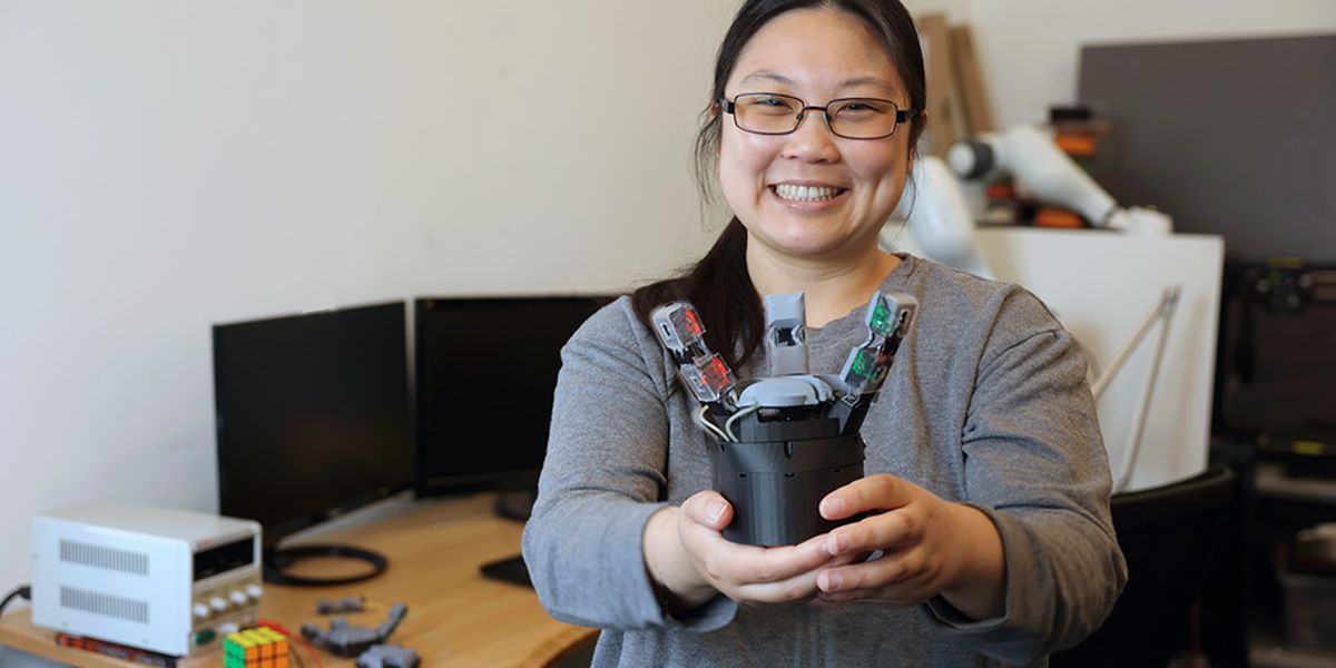 MIT CSAIL student Sandra Q. Liu displays her innovative GelPalm robotic design in her lab workspace. Photo: Michael Grimmett/MIT CSAIL