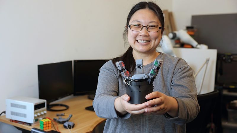 MIT CSAIL student Sandra Q. Liu displays her innovative GelPalm robotic design in her lab workspace. Photo: Michael Grimmett/MIT CSAIL