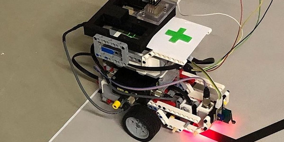 Human-like brain helps robot out of a maze