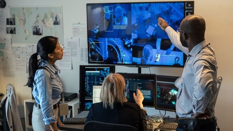 Zero Downtime Inference for Critical Stream Monitoring