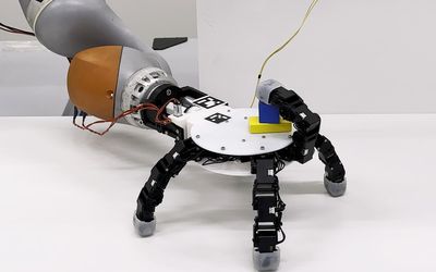 Reversible, detachable robotic hand redefines dexterity