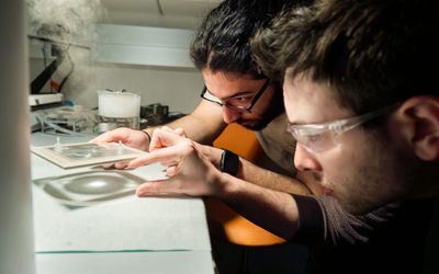 Harvesting heat and electricity from the sun, when you need it