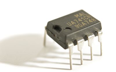 Inverting vs Non Inverting Op Amp: Complete Design Guide & Best Practices 2025