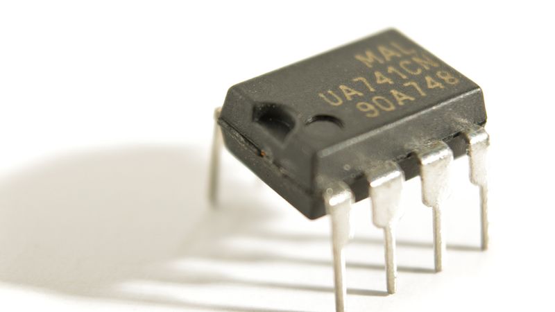 Inverting vs Non Inverting Op Amp: Complete Design Guide & Best Practices 2025