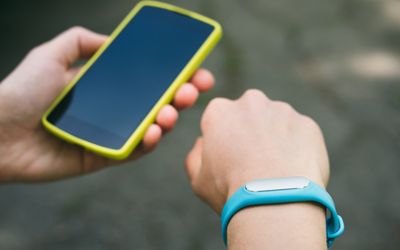 Students Develop Smart Armband for Monitoring Hospital Patients