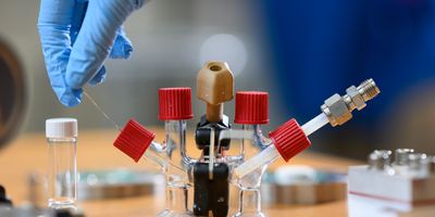 An H-cell modified with electrodes and an ion-conducting ceramic membrane to conduct sodium-air fuel cell experiments. Credit: Gretchen Ertl