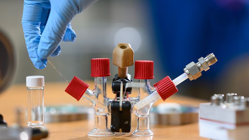 An H-cell modified with electrodes and an ion-conducting ceramic membrane to conduct sodium-air fuel cell experiments. Credit: Gretchen Ertl