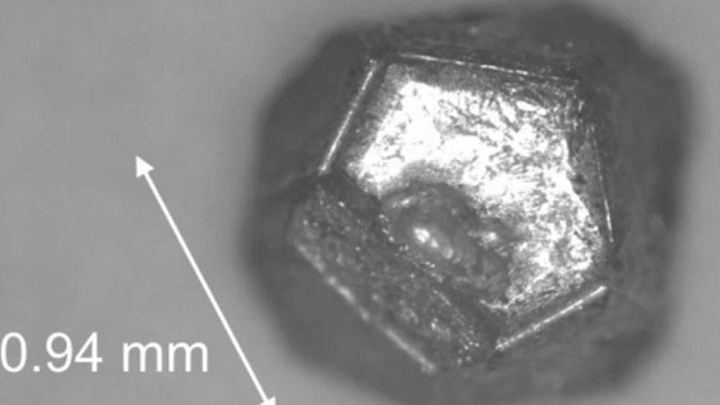First quantum-mechanical model of quasicrystals reveals why they exist