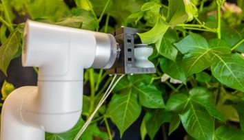 Soft robotic gripper injects leaves with precision