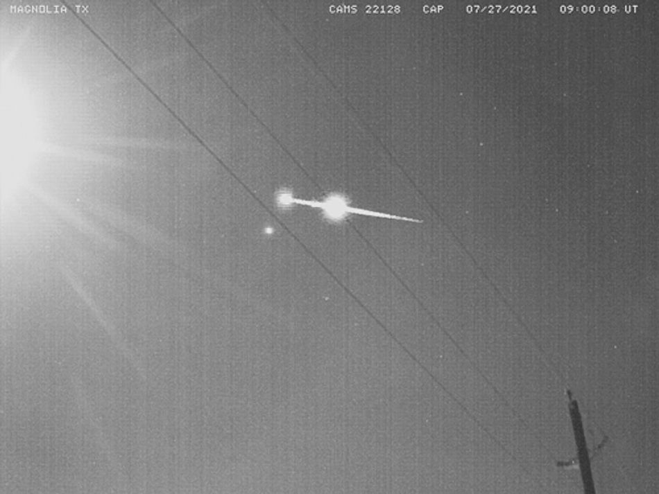 An image captured by a CAMS camera, exemplifying the material which the AI pipeline is designed to process. The picture shows a meteor and a fireball plus a visible tail.