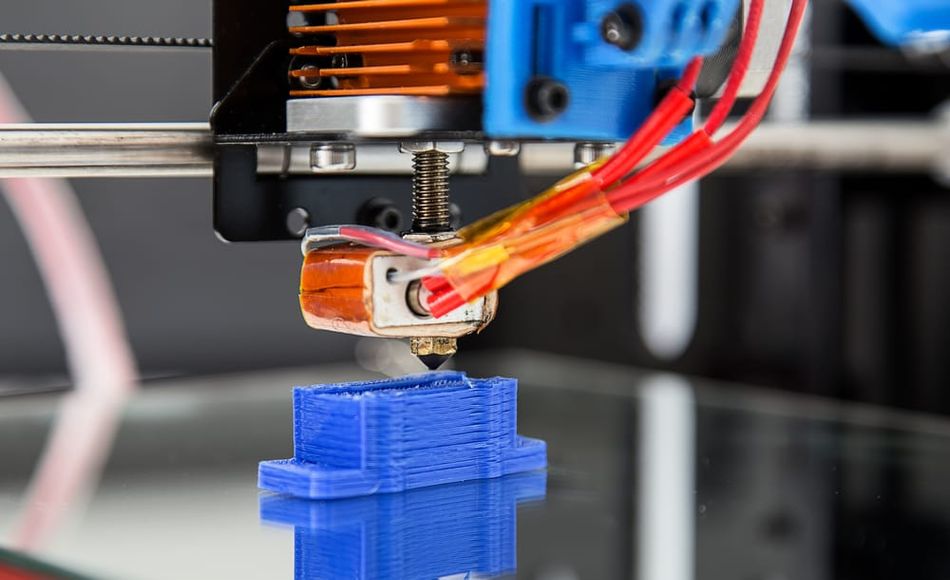 3D printer building blue part