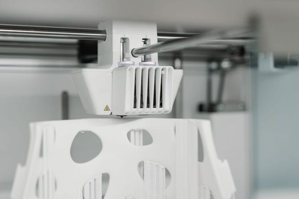 Ultimaker 3D printer while 3D model