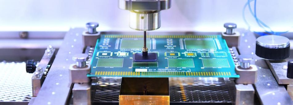 Technological process of soldering and assembly chip components on pcb board.