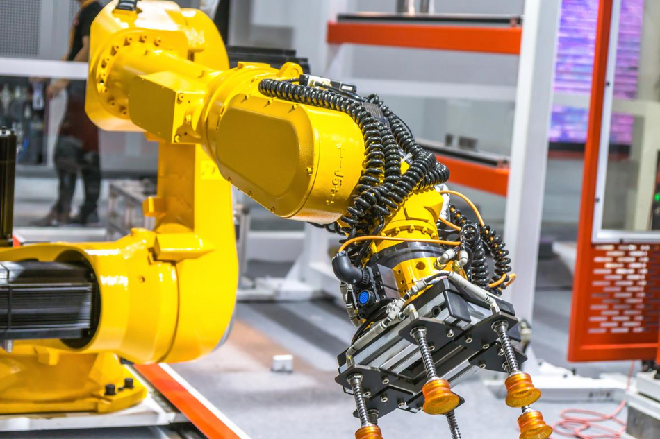 Robotic arm at industrial manufacture factory using PID control