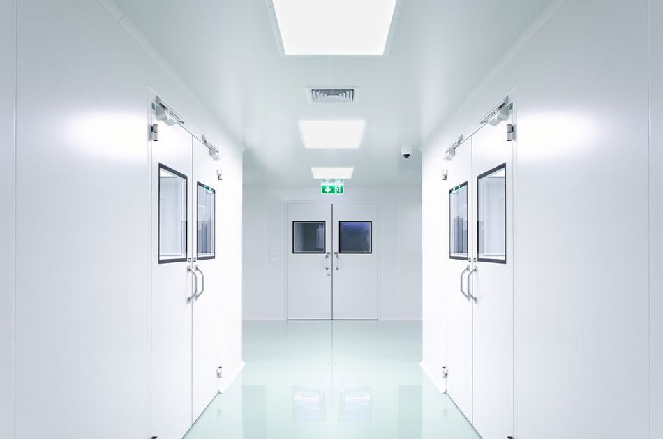 A cleanroom with Epoxy System flooring, double glass windows and doors
