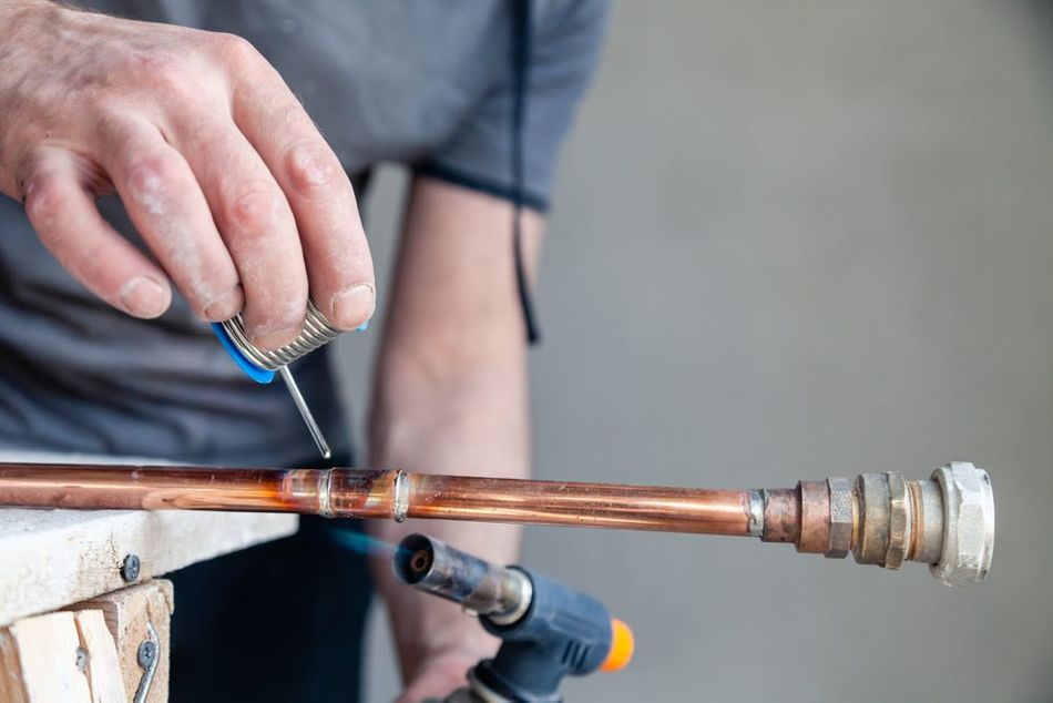 Solder application for joining copper pipes