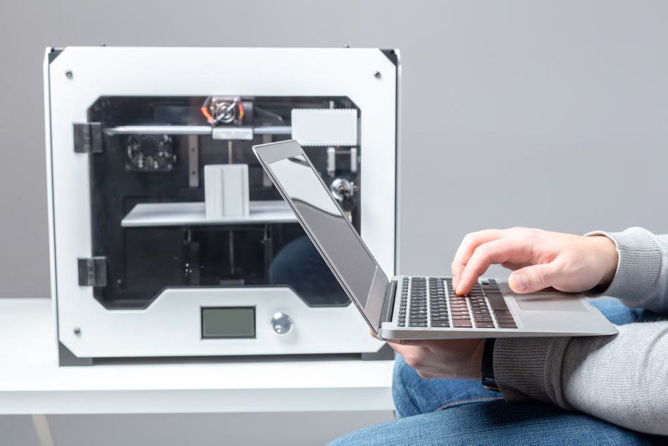software laptop and 3D printer