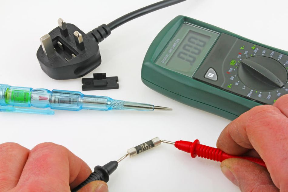 Continuity testing of an electrical fuse using a digital multimeter