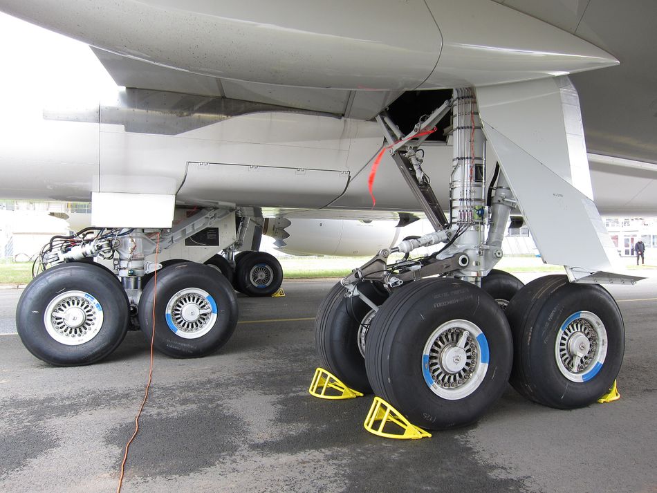 airplane-pneumatic-actuator-boeing-747