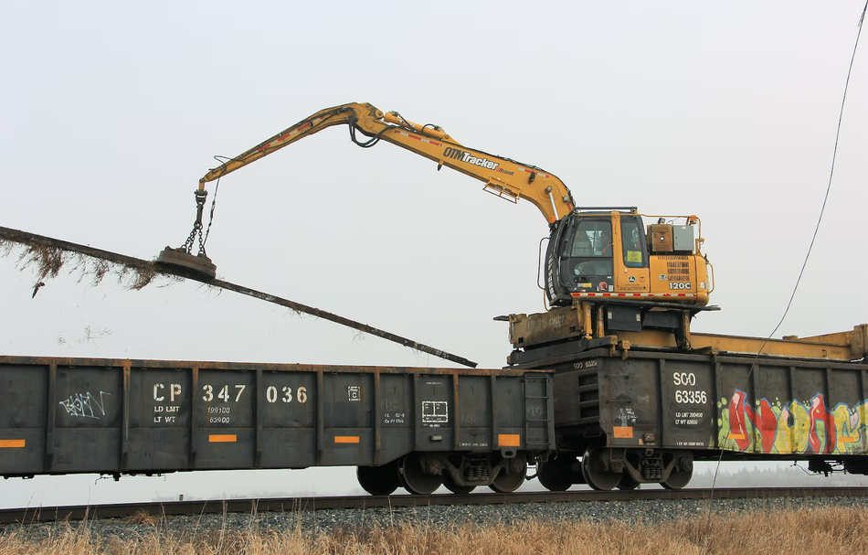 electromagnet-lifting-heavy-metals