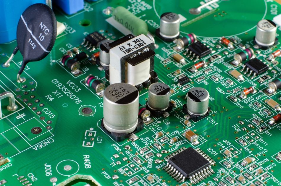 Capacitors with other Active and Passive Components placed in a PCB