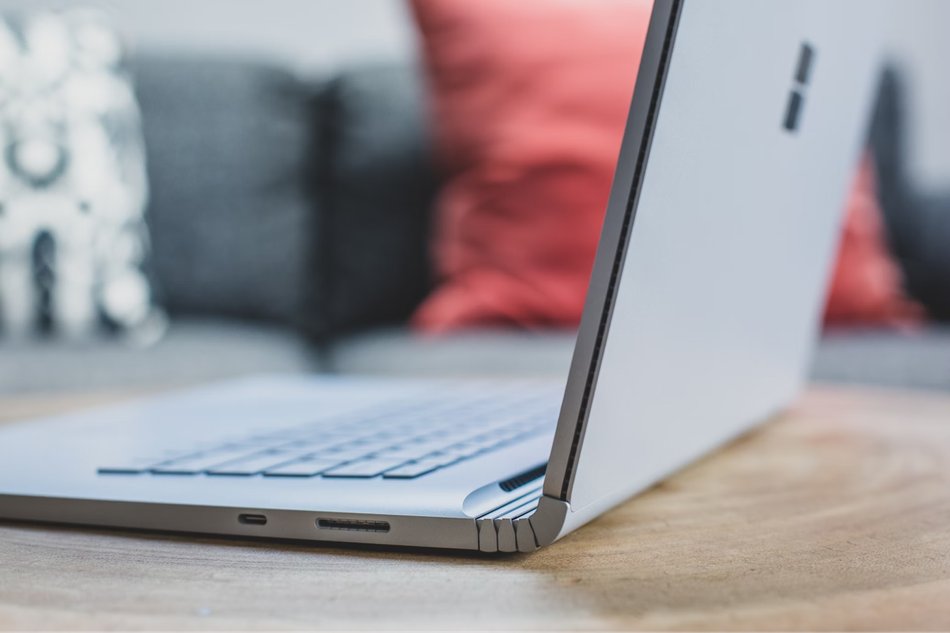 laptop-on-a-desk-ai-performance