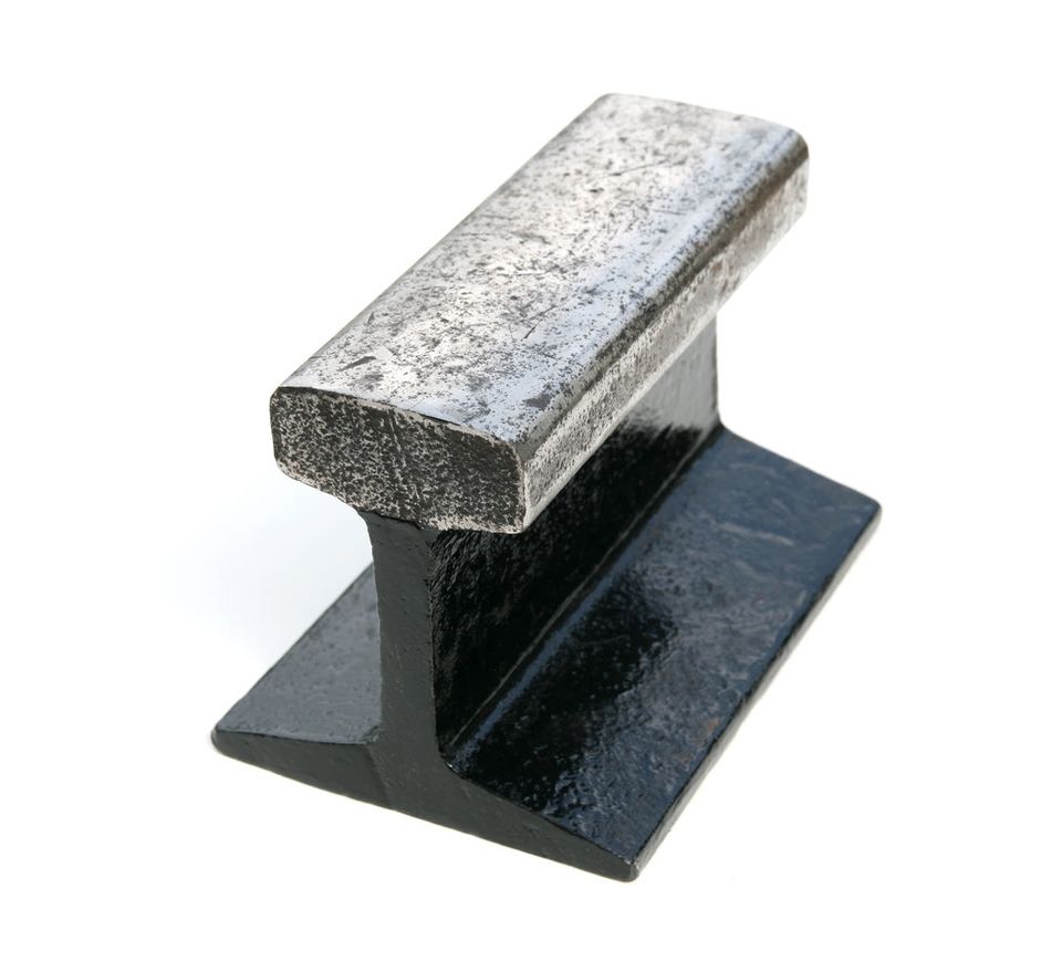 Part of a molded metal beam featuring internal fillet for stress reduction