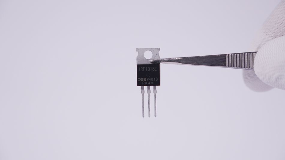 Transistor Voltage Regulator MOSFET in a TO-220 Package