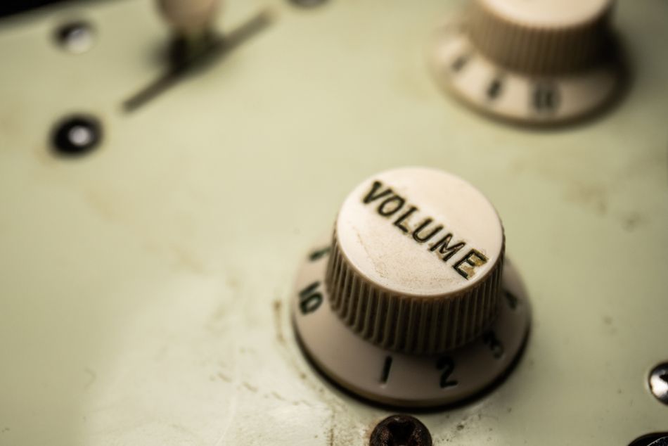 A volume control knob has a potentiometer beneath