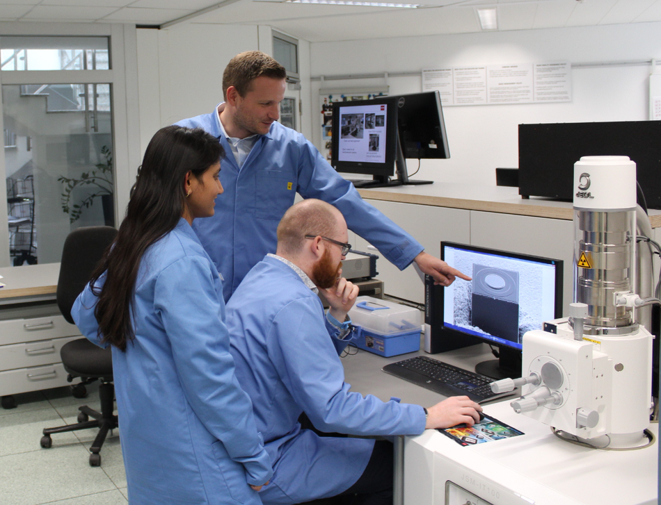 ROHM-European-HQ-Germany-QA-team-scanning-electron- microscopy