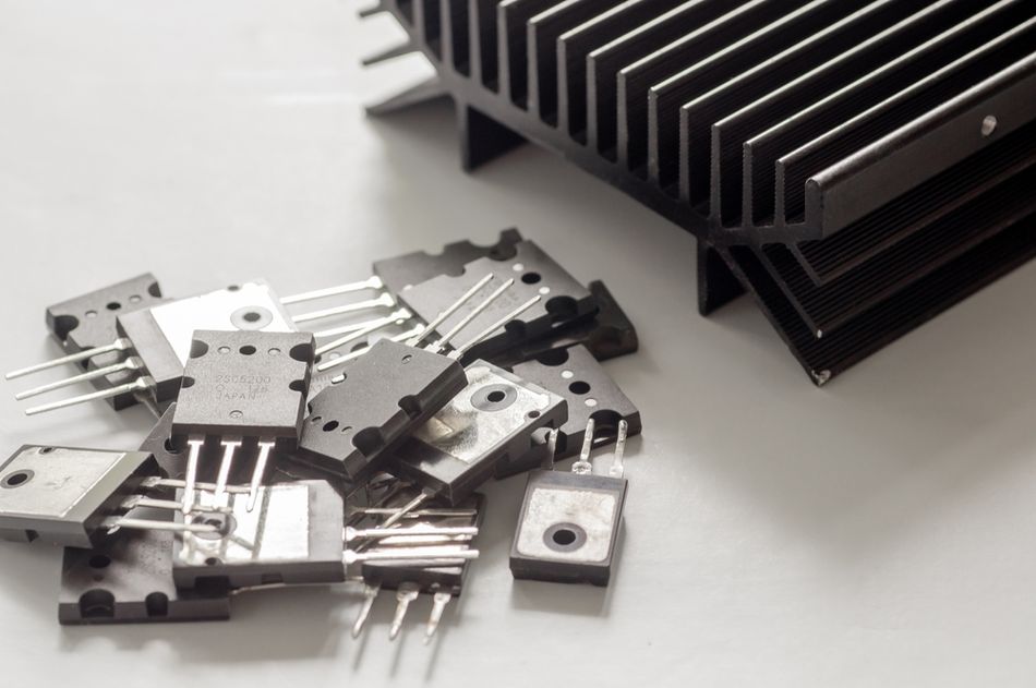 Silicon MOSFETs