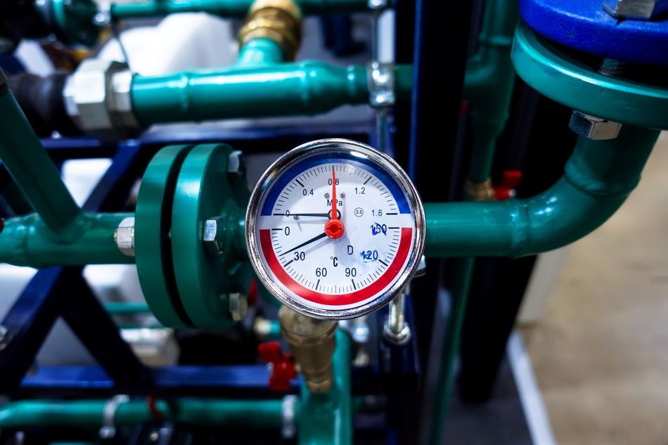 A pressure gauge 