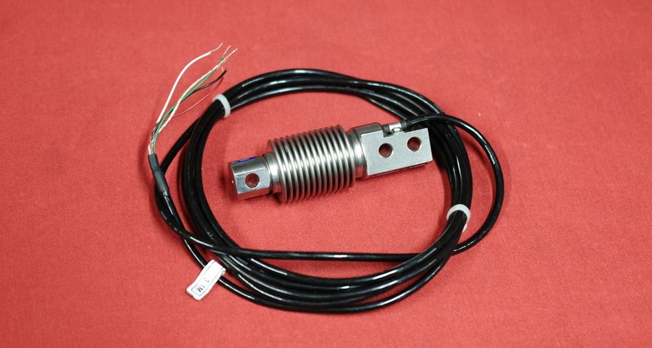Load Cell with Strain Gauge Sensor for Force Measurement