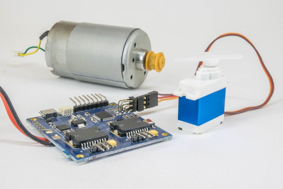 Electronic Board with Servos