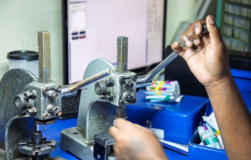 Manual arbor for press fit assembly