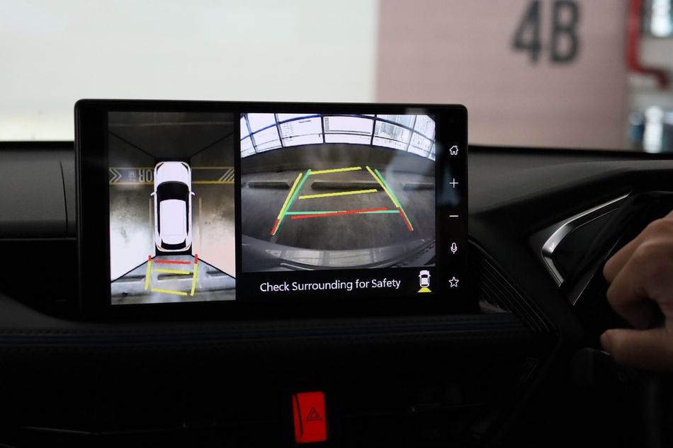 A car reverse assistance system features depth sensing and dimensioning